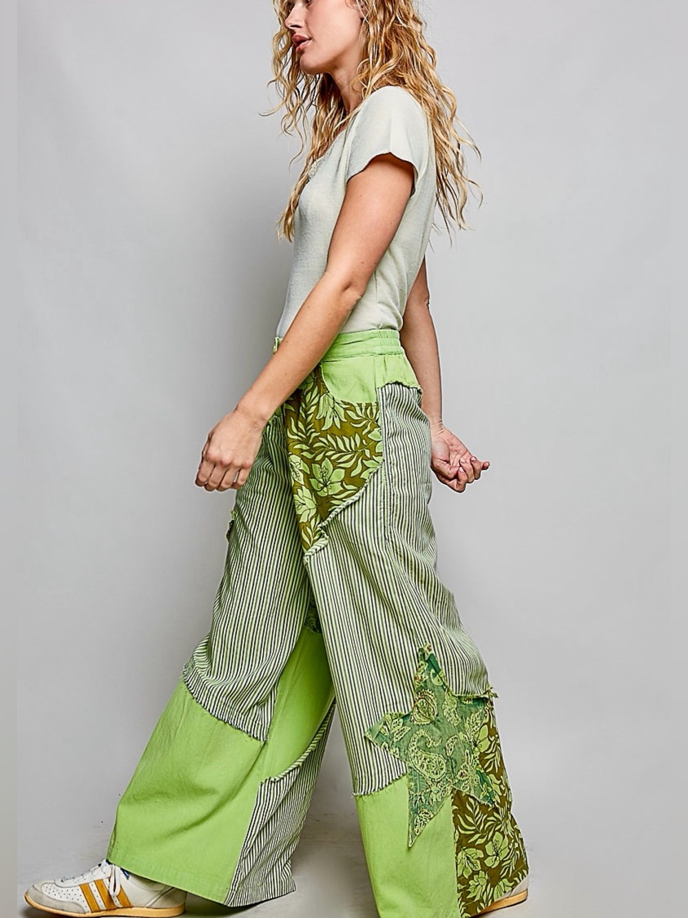 💚 Hello Gorgeous! POL Striped Floral Patchwork Wide leg Pants with Star Patch - Picture 2 of 13